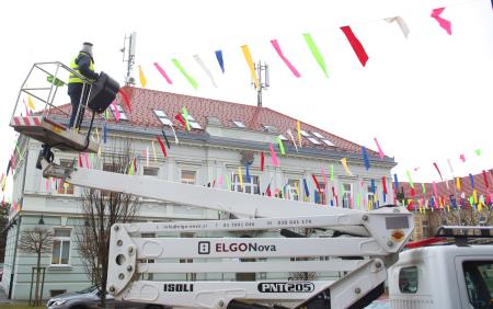 PUSTNA OKRASITEV CERKNICE 02 FOTO LJUBO VUKELIČ